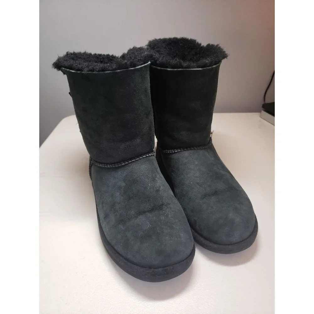 UGG Bailey Bow ll Black Size 5.